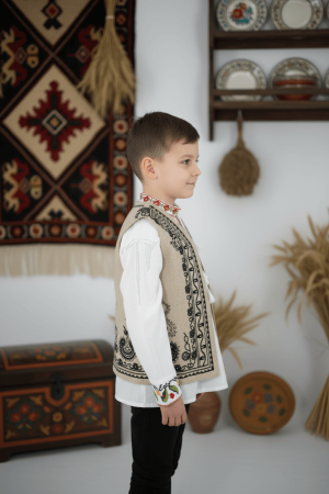 Vesta crem traditionala pentru copii cu broderie neagra 2 [1]