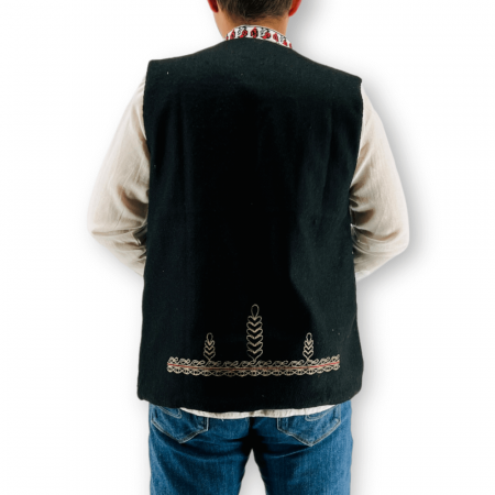 Vesta barbateasca traditionala [3]