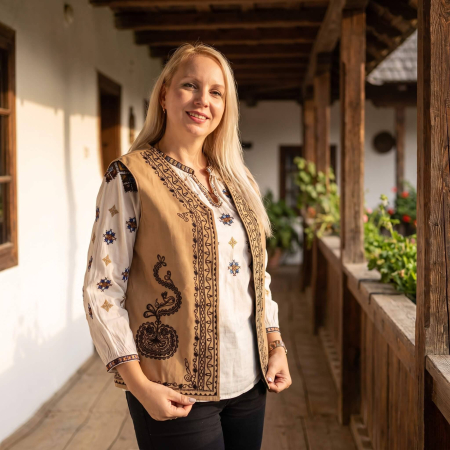 Veste - Vesta traditionala Paula - Piele Intoarsa 3