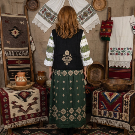 Vesta traditionala Adriana [1]