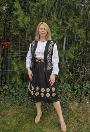 Дамски елеци - Традиционен елек Тони 10