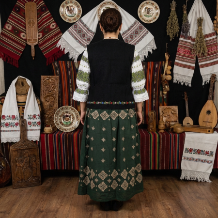 Vesta traditionala Luminita [1]