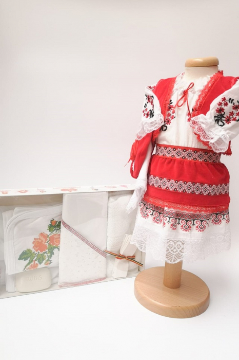 Set botez national fete 2 piese Botez Traditional: lumanare, costumas