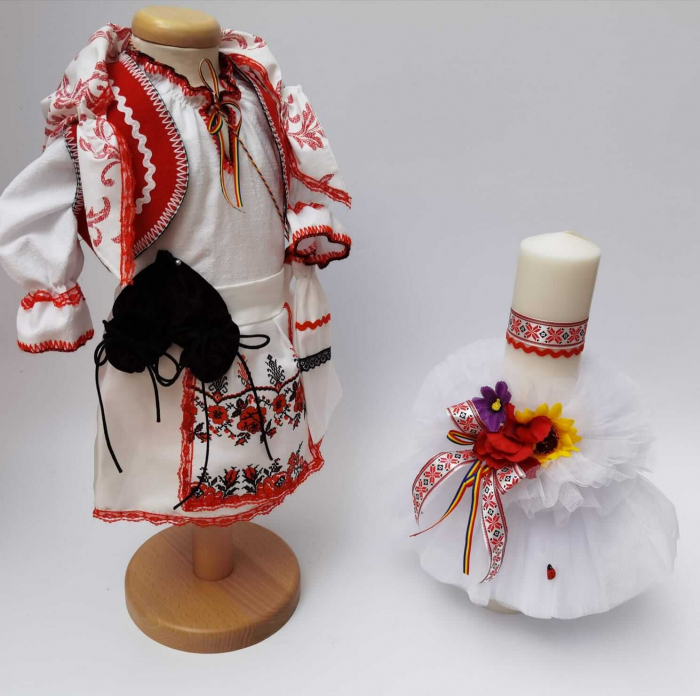 Set Botez Traditional - Marina 4 - 2 piese Botez Traditional : costumas si lumanare