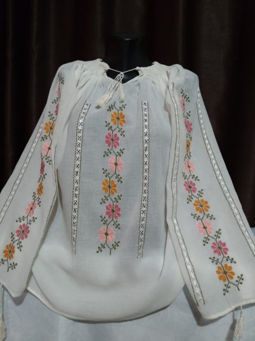 Ie traditionala cusuta manual pe panza topita(bumbac) [1]