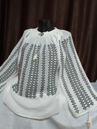 Ii traditionale cu maneca lunga - Ie cusuta manual pe panza topita