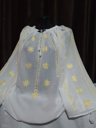 Ii traditionale cu maneca lunga - Ie brodata manual cu matase pe panza topita