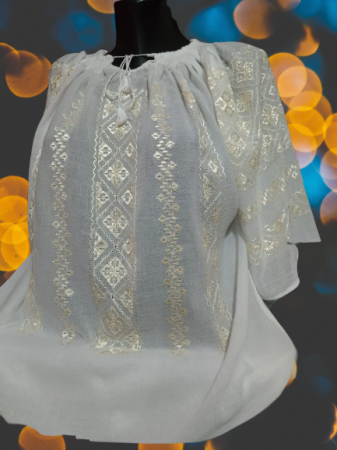 Ii traditionale cu maneca scurta - Ie brodata manual pe panza topita