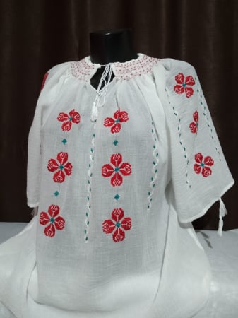 Ii traditionale cu maneca scurta - Ie cusuta manual pe panza topita