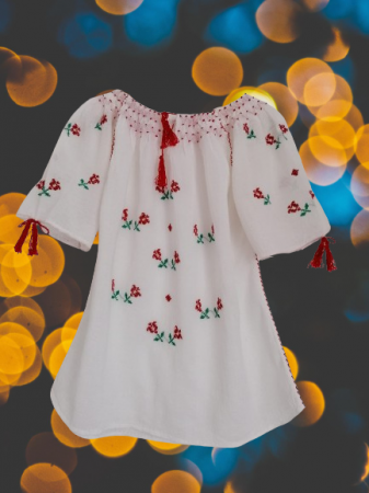 Ii traditionale pentru copii - Ie fetita cusuta manual pe panza topita