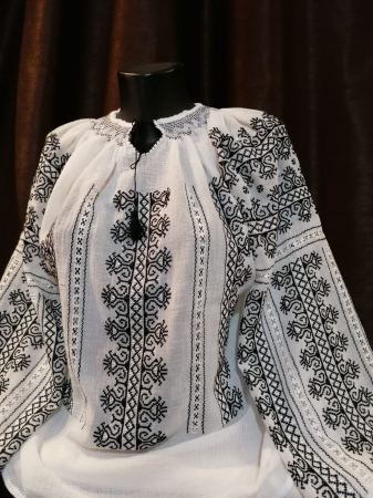 Ii traditionale cu maneca lunga - Ie traditionala brodata manual