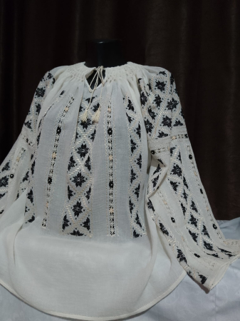 Ii traditionale cu maneca lunga - Ie traditionala brodata manual cu matase