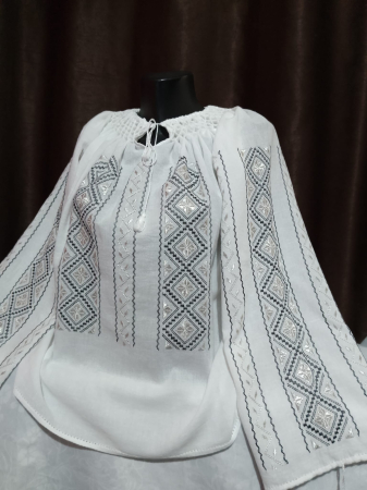 Ii disponibile in stoc - Ie traditionala brodata manual cu matase