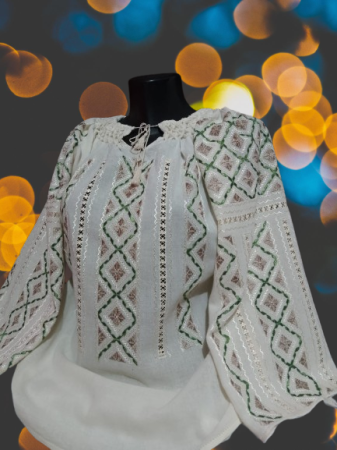 Ii traditionale - Ie traditionala brodata manual cu matase pe panza topita