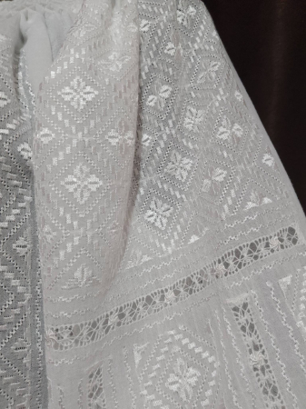 Ie traditionala brodata manual cu matase pe panza topita [1]