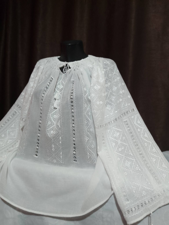 Ii traditionale - Ie traditionala brodata manual cu matase pe panza topita