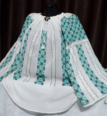 Modele in stoc - Ie traditionala brodata manual cu matase pe panza topita,Marime XL