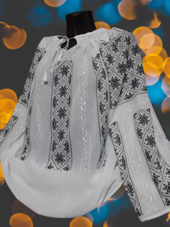 Ii traditionale cu maneca lunga - Ie traditionala brodata manual pe panza topita