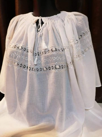 Bluze tip ie - Ie traditionala brodata manual pe panza topita
