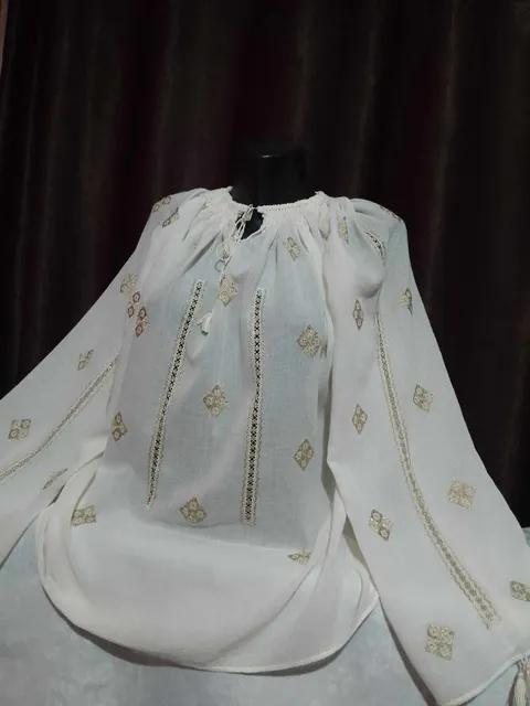 Ii traditionale cu maneca lunga - Ie traditionala brodata manual pe panza topita