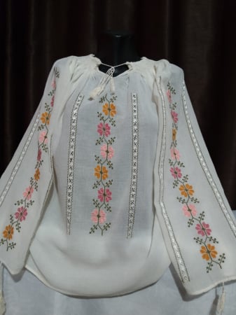 Ii traditionale cu maneca lunga - Ie traditionala cusuta manual pe panza topita(bumbac)
