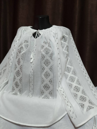 Ii traditionale - Ie traditionala cusuta manual pe panza topita