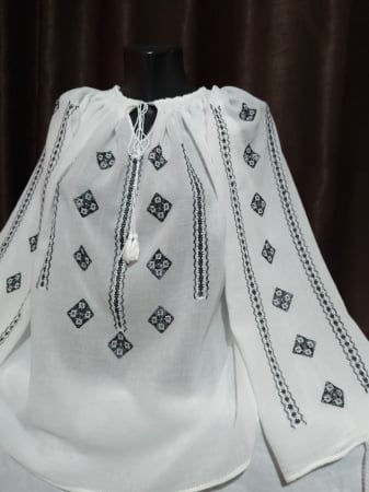 Ii traditionale cu maneca lunga - Ie traditionala cusuta manual pe panza topita