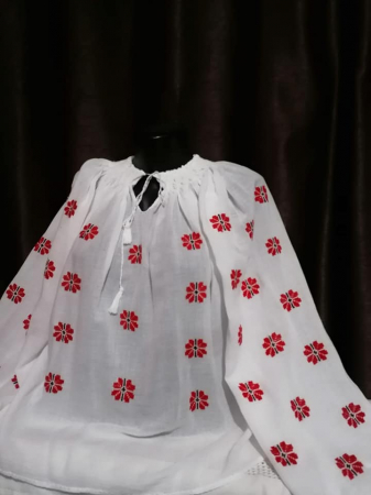 Ii traditionale - Ie traditionala cusuta manual pe panza topita