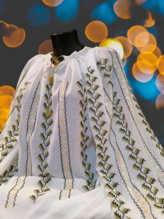 Ii traditionale cu maneca lunga - Ie traditionala cusuta manual pe panza topita