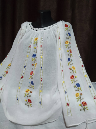 Ii traditionale - Ie traditionala cusuta manual pe panza topita