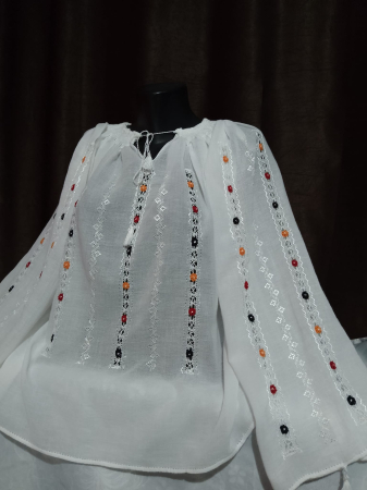 Ii traditionale - Ie traditionala cusuta manual pe panza topita
