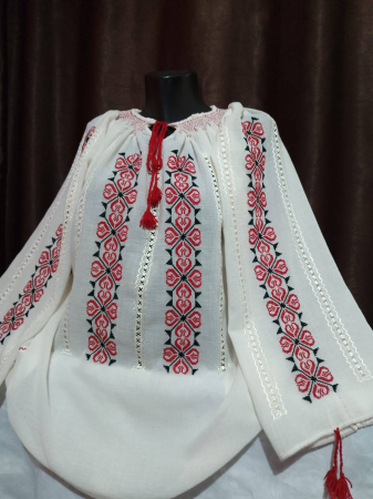 Ii traditionale - Ie traditionala cusuta manual pe panza topita