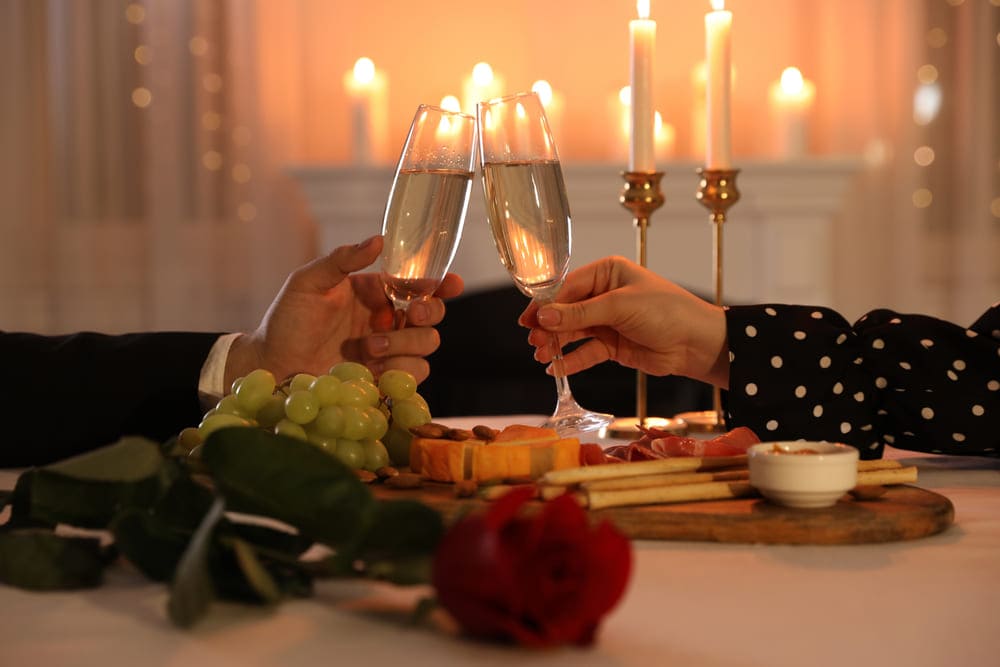 Cum creezi o atmosferă romantică la tine acasă cu ajutorul aromelor: 10+ idei și recomandări