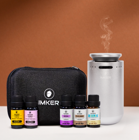 Difuzor parfum auto profesional - Pachet aparat de odorizare/difuzor profesional de parfum pentru masina/casa IMKER AromaLUX XS04.AC, geanta si cinci rezerve de parfum