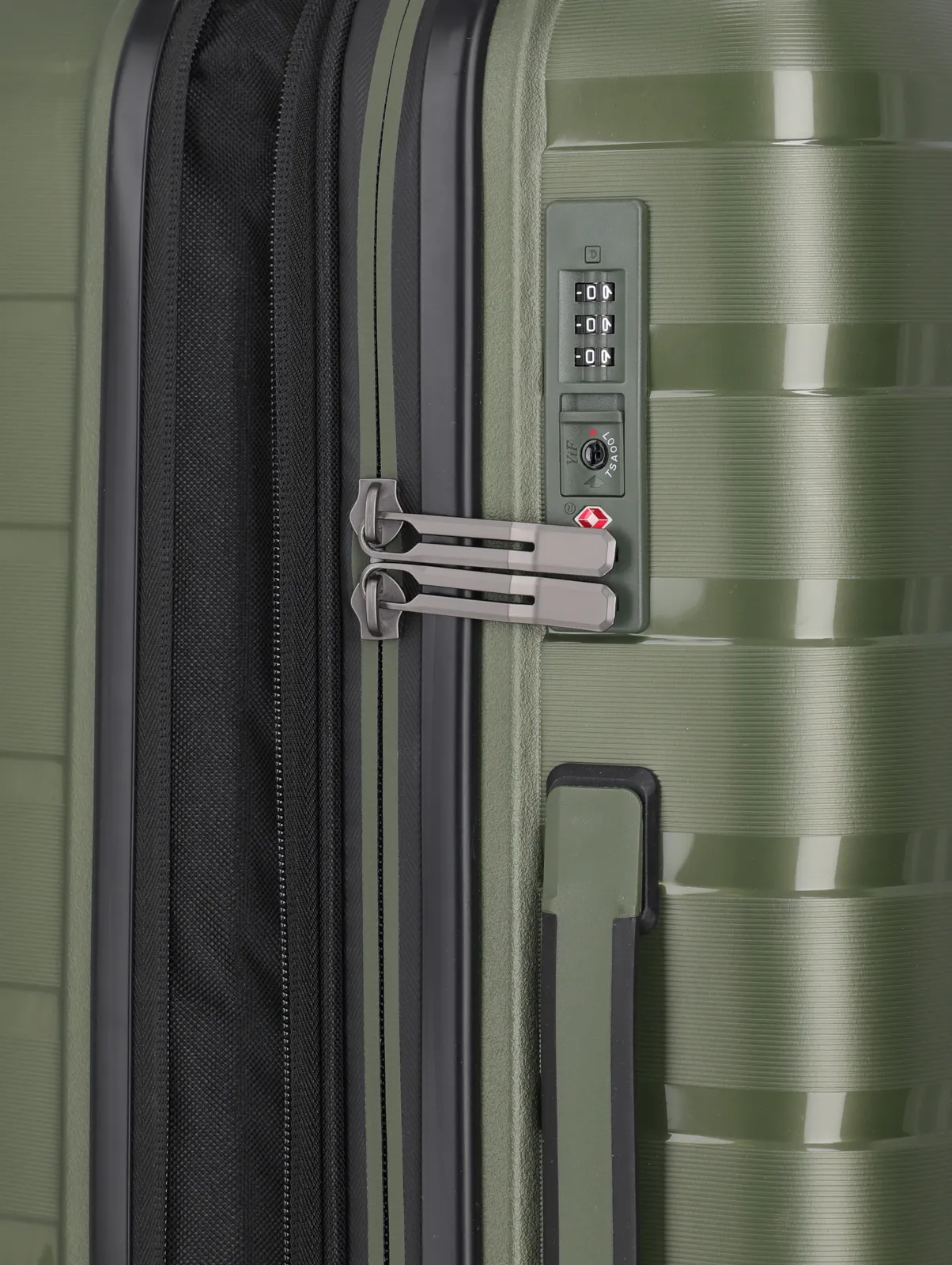 Troler de cala mediu(M) travelite AIR BASE 4 roti spinner 67 x 45 x 27 cm ,verde - RESIGILAT [2]