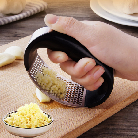 Pentru gătit - Presa pentru usturoi manuala, din inox, curbata, usor de curatat