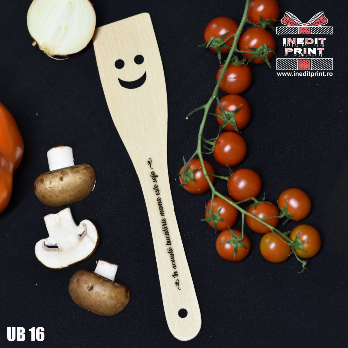 Spatulă cu zâmbet personalizată Mama este șefa UB16 [2]