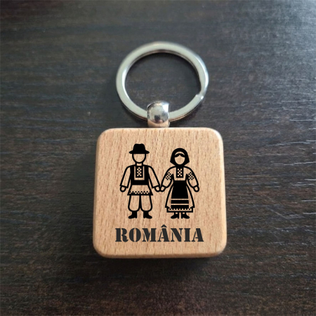 Suveniruri Romania - Breloc Suvenir Lemn Patrat Port Popular SVR171
