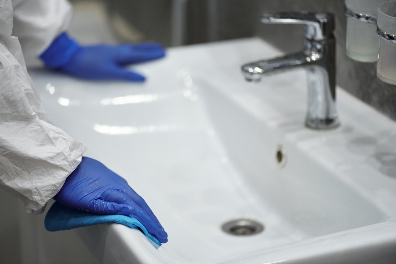 Cum cureti instalatia sanitara de depunerile de calcar