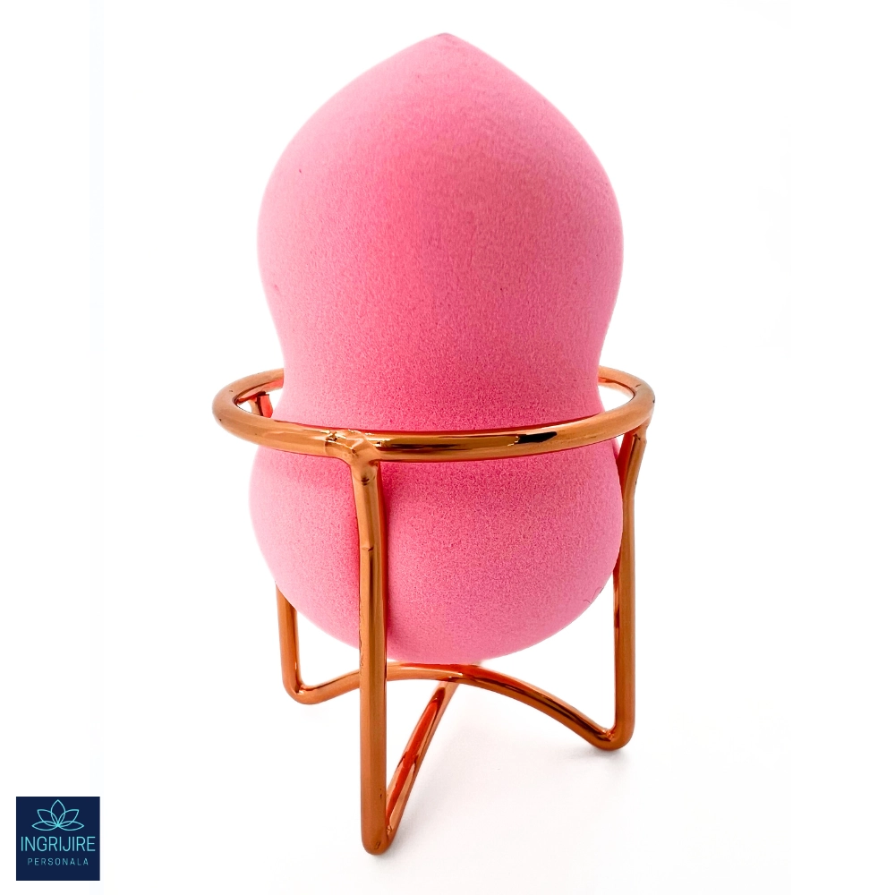 Accesorii machiaj - Burete ergonomic si stativ pentru aplicare make-up si creme, roz