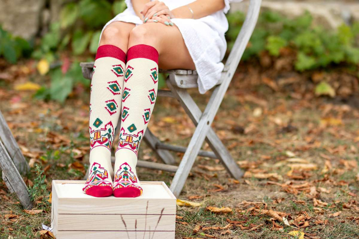 Șosete dama lungi 3/4 din bumbac cu motive traditionale românești Ecru [3]