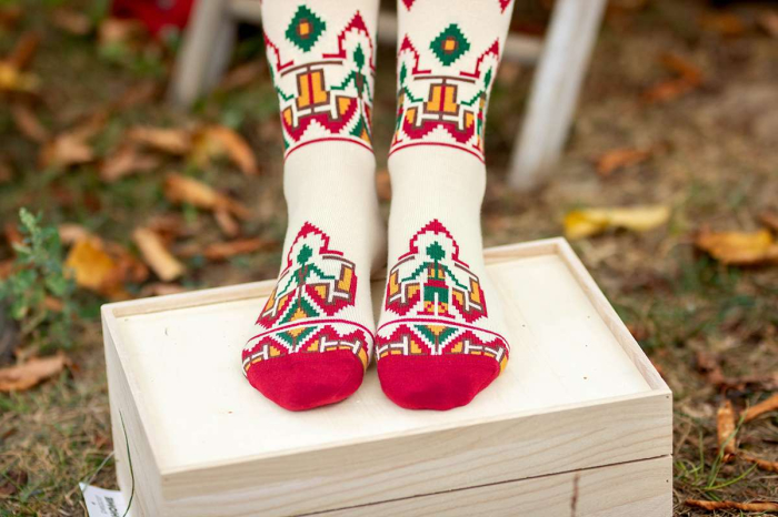 Șosete dama lungi 3/4 din bumbac cu motive traditionale românești Ecru [5]