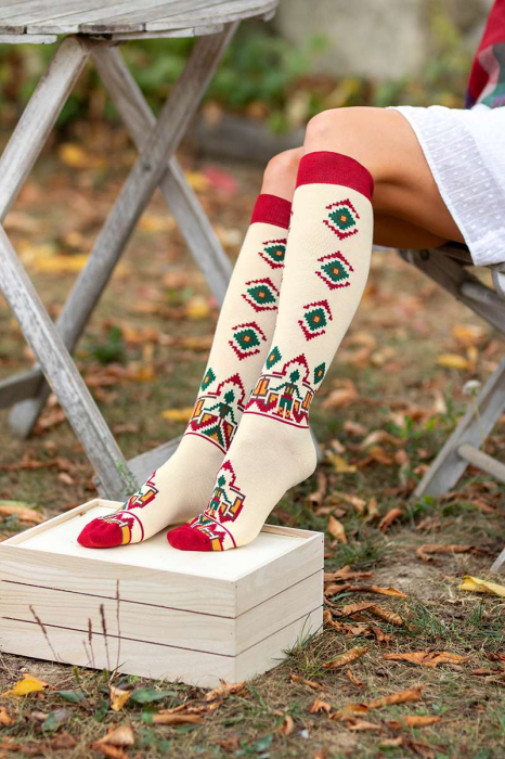 Șosete dama lungi 3/4 din bumbac cu motive traditionale românești Ecru [6]