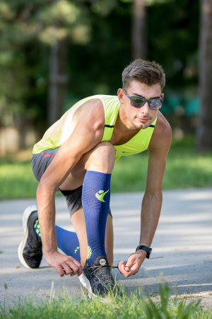 Sosete compresive pentru alergat 3/4 COMPRESSION SOCKS Albastru - Galben [2]