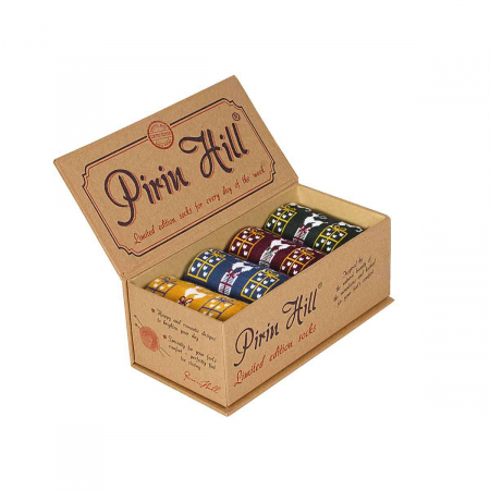 Gift Box-uri Casual - Cutie cu 4 perechi de șosete din Lână cu Cadouri