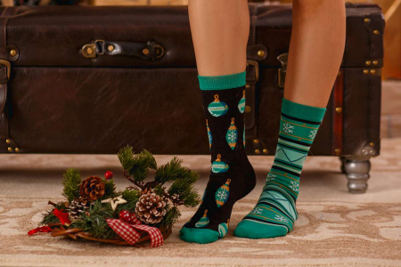 Sosete bumbac de craciun Arty Socks Globuri Negru Menta [2]