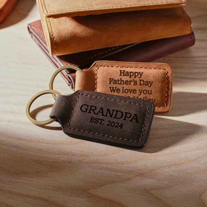 Breloc personalizat din piele cu gravură – Cadoul perfect pentru orice ocazie [1]