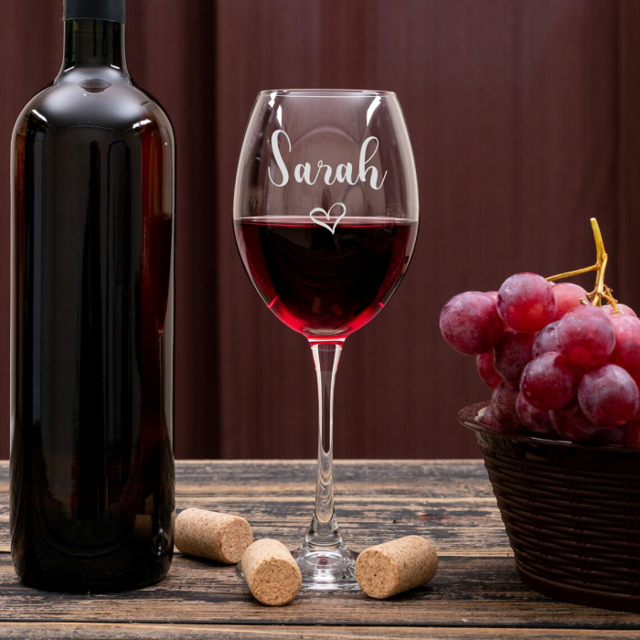 Pahar de Vin Personalizat - Gravură cu Nume și Inimă Elegantă [1]