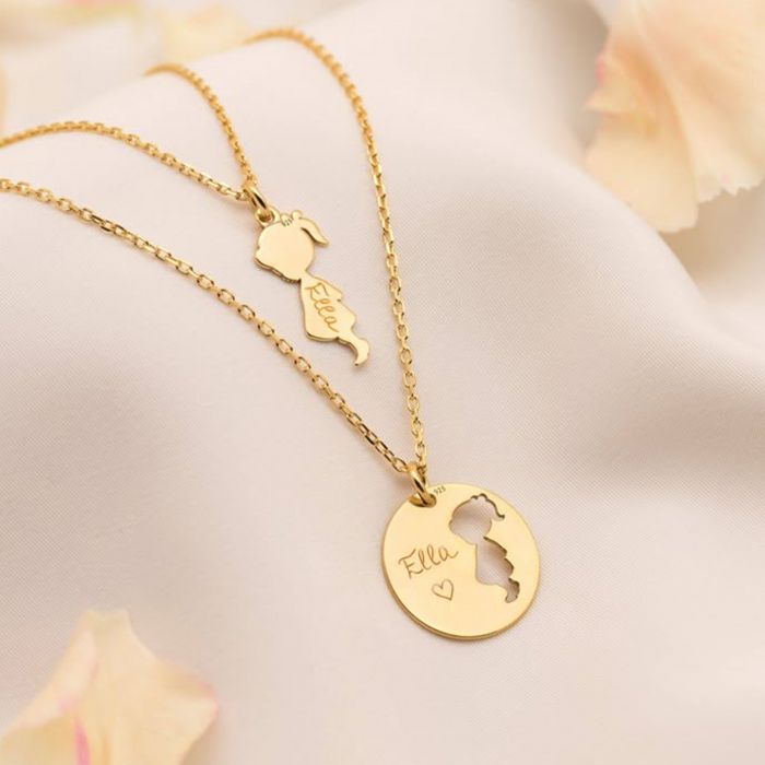 Lănțișoare pereche mamă-copil gravate – simbolul iubirii fără sfârșit între mamă și copil, în forme elegante și personalizate [1]