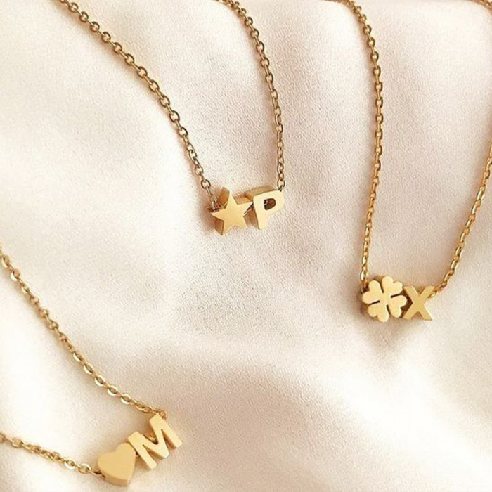 Lănțișoare gravate cu inițiala numelui – eleganță minimalistă, aur de 24k [1]